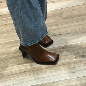 L’intervalle Square toed brown boots